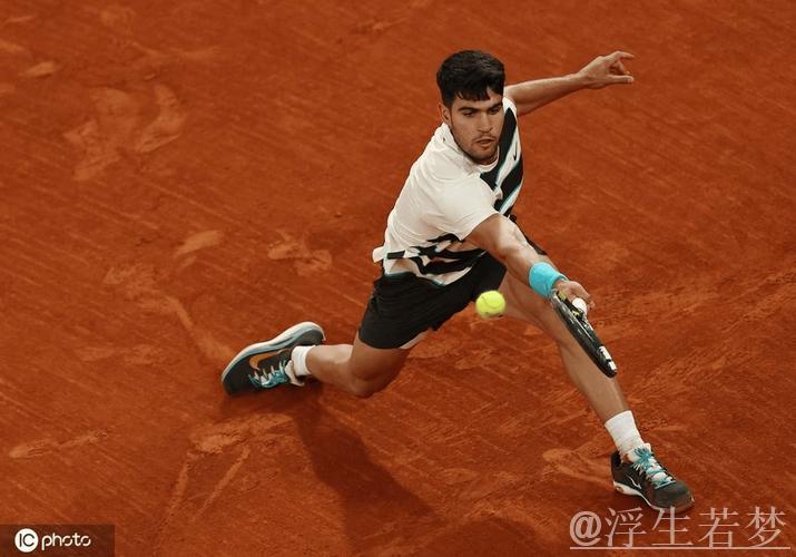 穆塞蒂伤退 阿尔卡拉斯挺进决赛 穆塞蒂伤退 阿尔卡拉斯挺进决赛