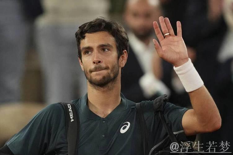 穆塞蒂伤退 阿尔卡拉斯挺进决赛 穆塞蒂伤退 阿尔卡拉斯挺进决赛