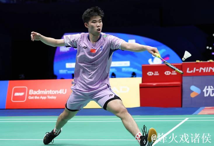 翁泓阳2-0朱轩辰 夺得全运会羽毛球男单金牌 翁泓阳2-0朱轩辰 夺得全运会羽毛球男单金牌